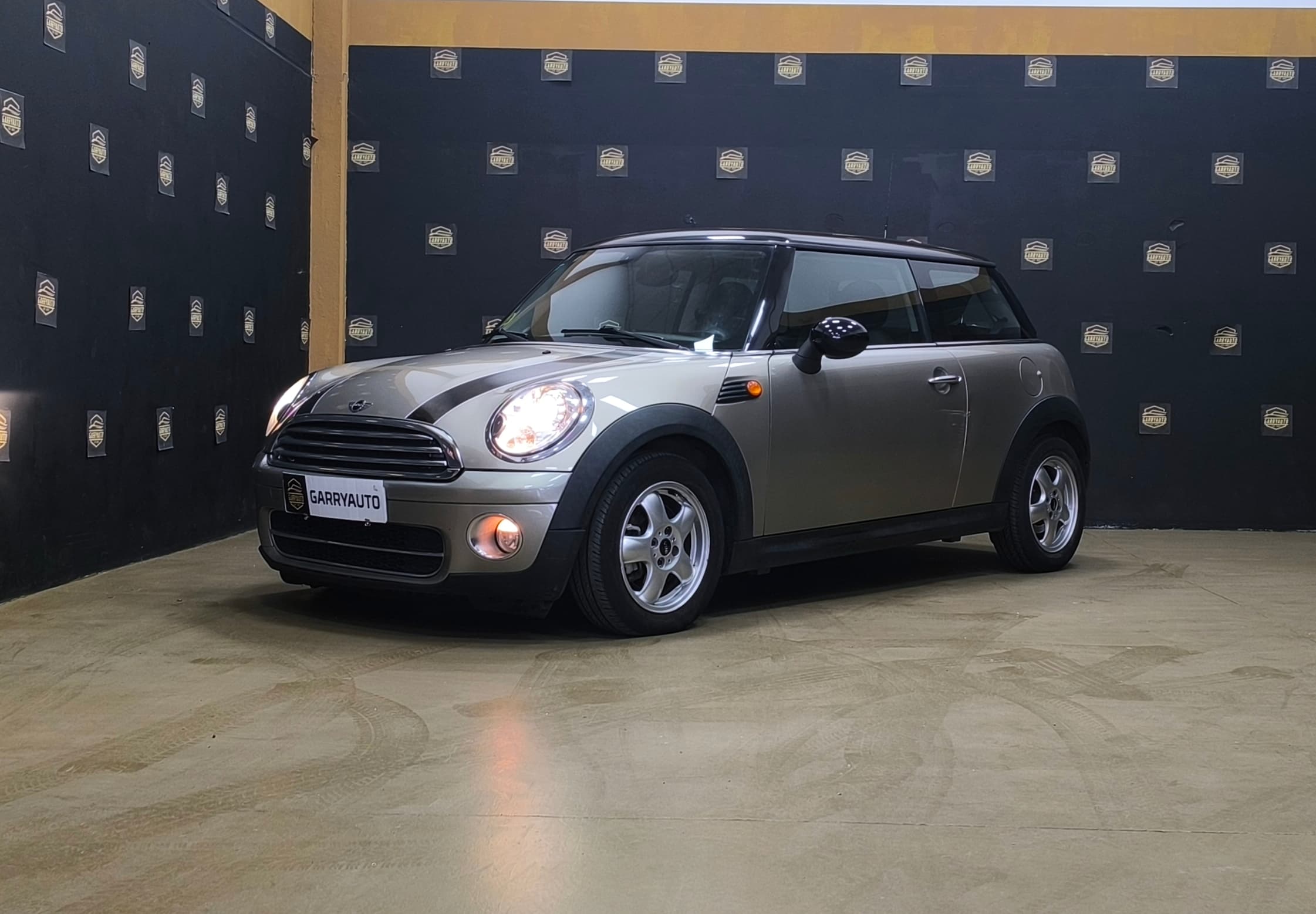 MINI COOPER D 1.6 110CV PLATA 2010