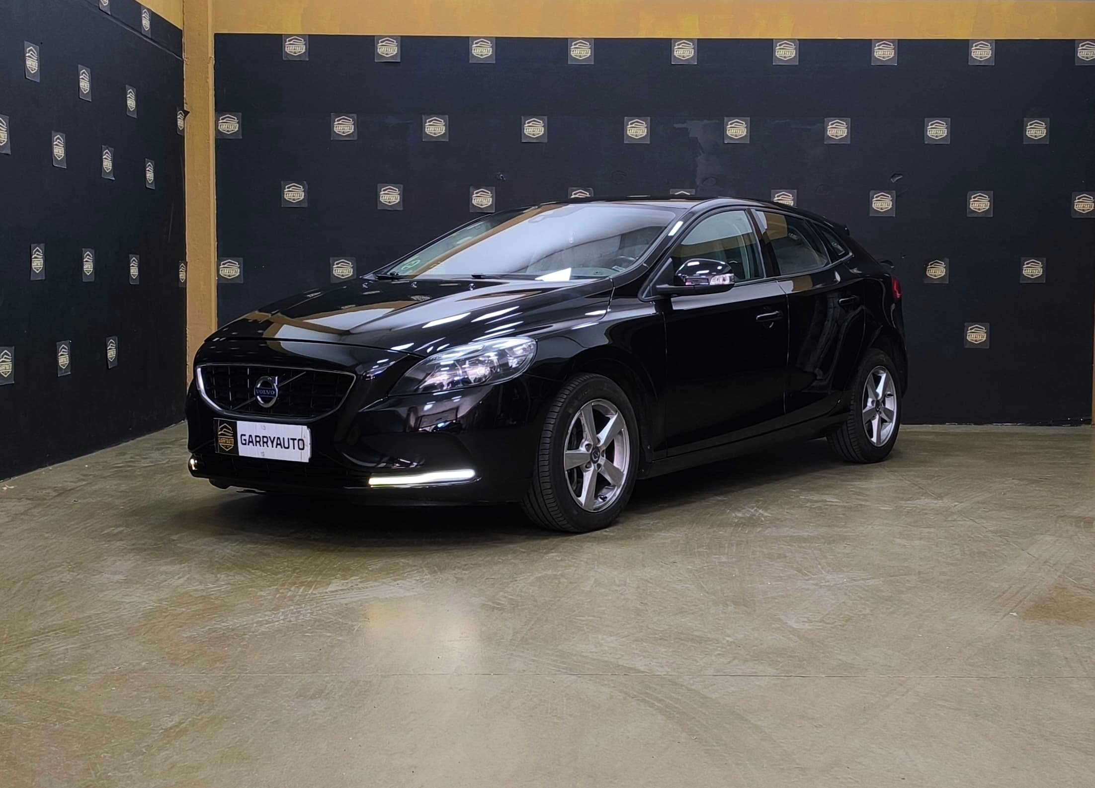 VOLVO V40 MOMENTUM 2.0 D3 150CV AUTOMÁTICO NEGRO 2013